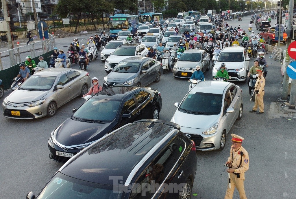 Quây rào nửa lòng đường Giải Phóng để đào hầm chui Vành đai 2,5 ảnh 6