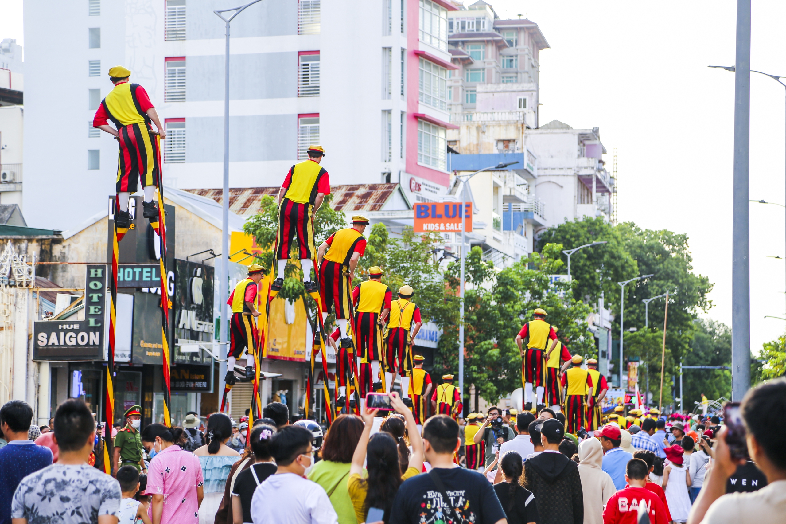 Những hình ảnh và thống kê ấn tượng tại Tuần lễ Festival nghệ thuật Quốc tế Huế 2024 - Ảnh 18.