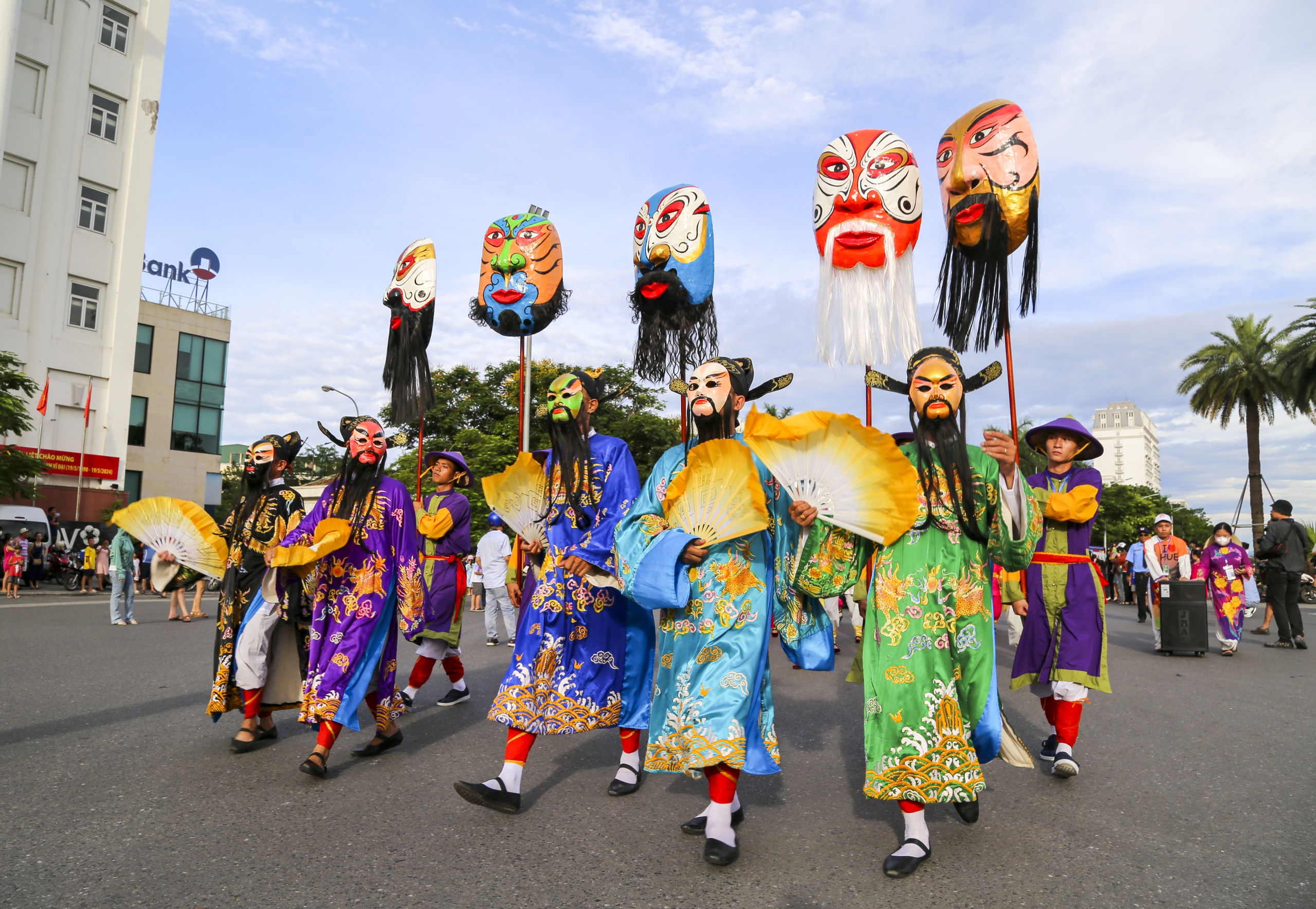 Những hình ảnh và thống kê ấn tượng tại Tuần lễ Festival nghệ thuật Quốc tế Huế 2024 - Ảnh 19.