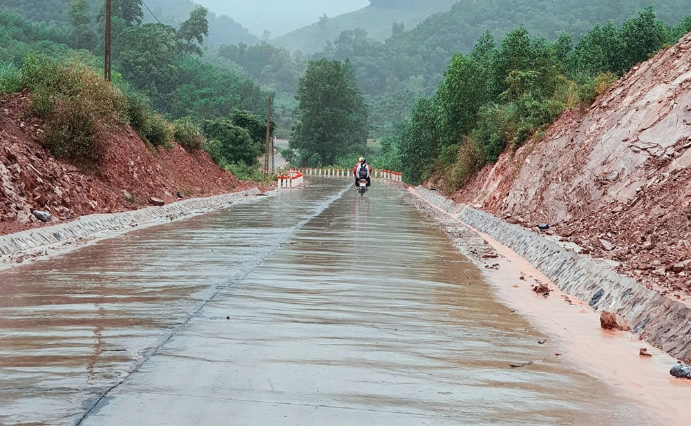 Tuyến đường liên xã Phúc Tân (TX. Phổ Yên) - Tân Cương (TP. Thái Nguyên) đã hoàn thành và đưa vào sử dụng tạo điều kiện thuận lợi cho người dân sản xuất, sinh hoạt