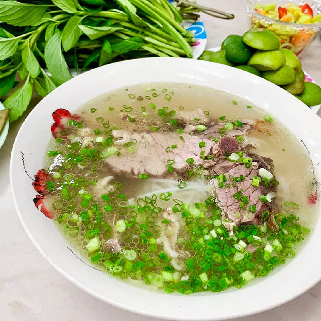 Phở - món ăn phải thử khi tới Sài Gòn - Ảnh: MICHELIN