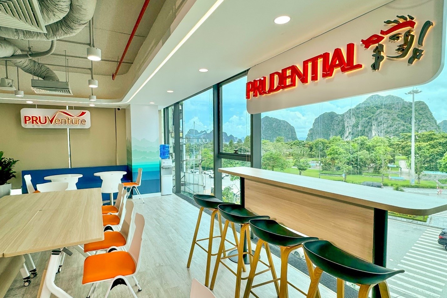 Khai trương văn phòng PRUVenture Quảng Ninh, Prudential khẳng định chiến lược đầu tư dài hạn vào con người- Ảnh 2.