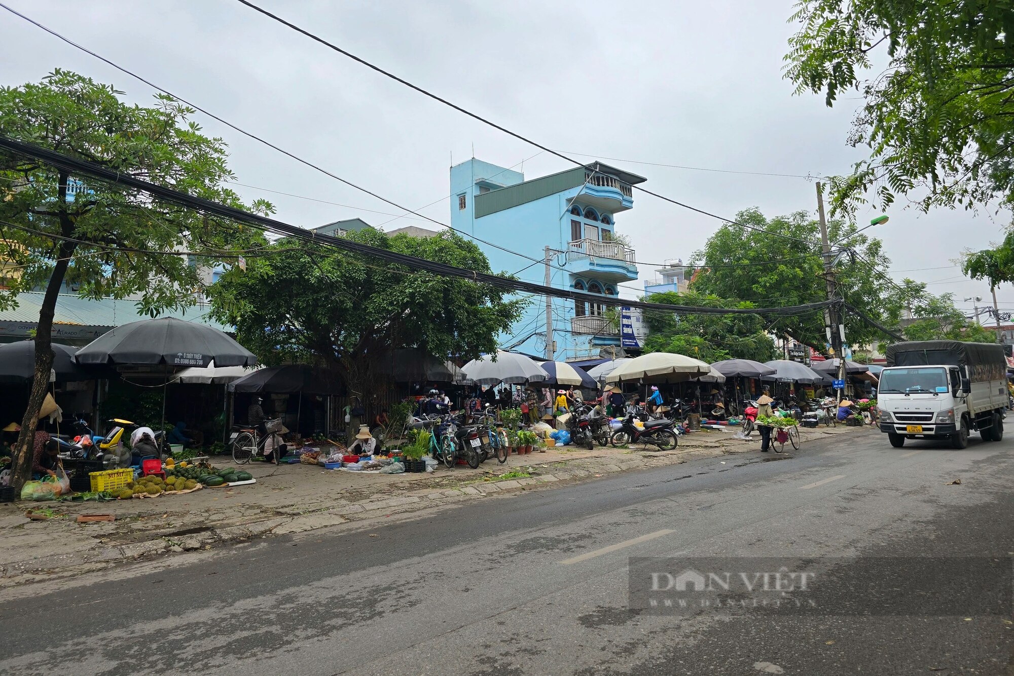 Chợ bỏ hoang ở Hà Nội: BQL viết thư ngỏ mời tiểu thương, kèm ưu đãi nhưng chợ vẫn 