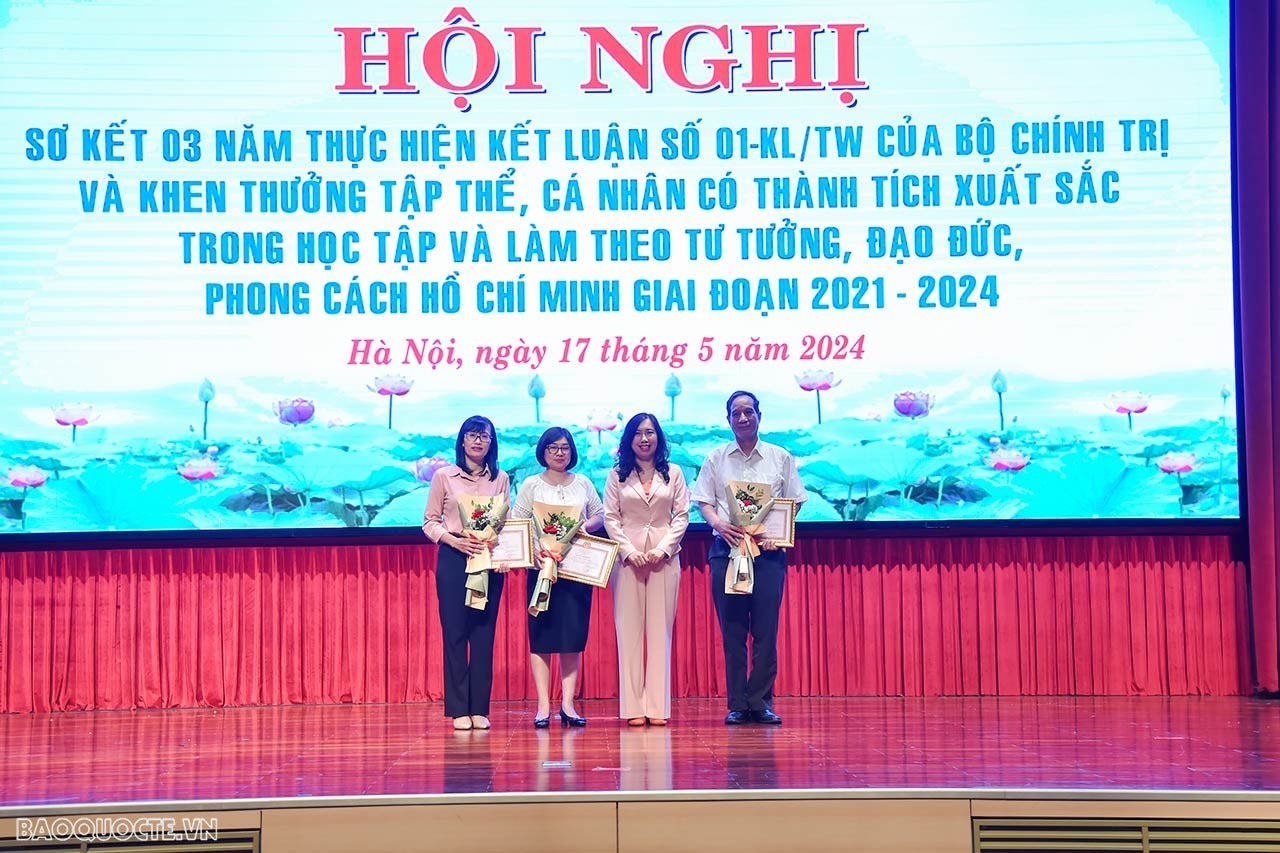 Phát động thi đua ‘cán bộ, đảng viên Đảng bộ Bộ Ngoại giao học tập và làm theo phong cách ngoại giao Hồ Chí Minh’