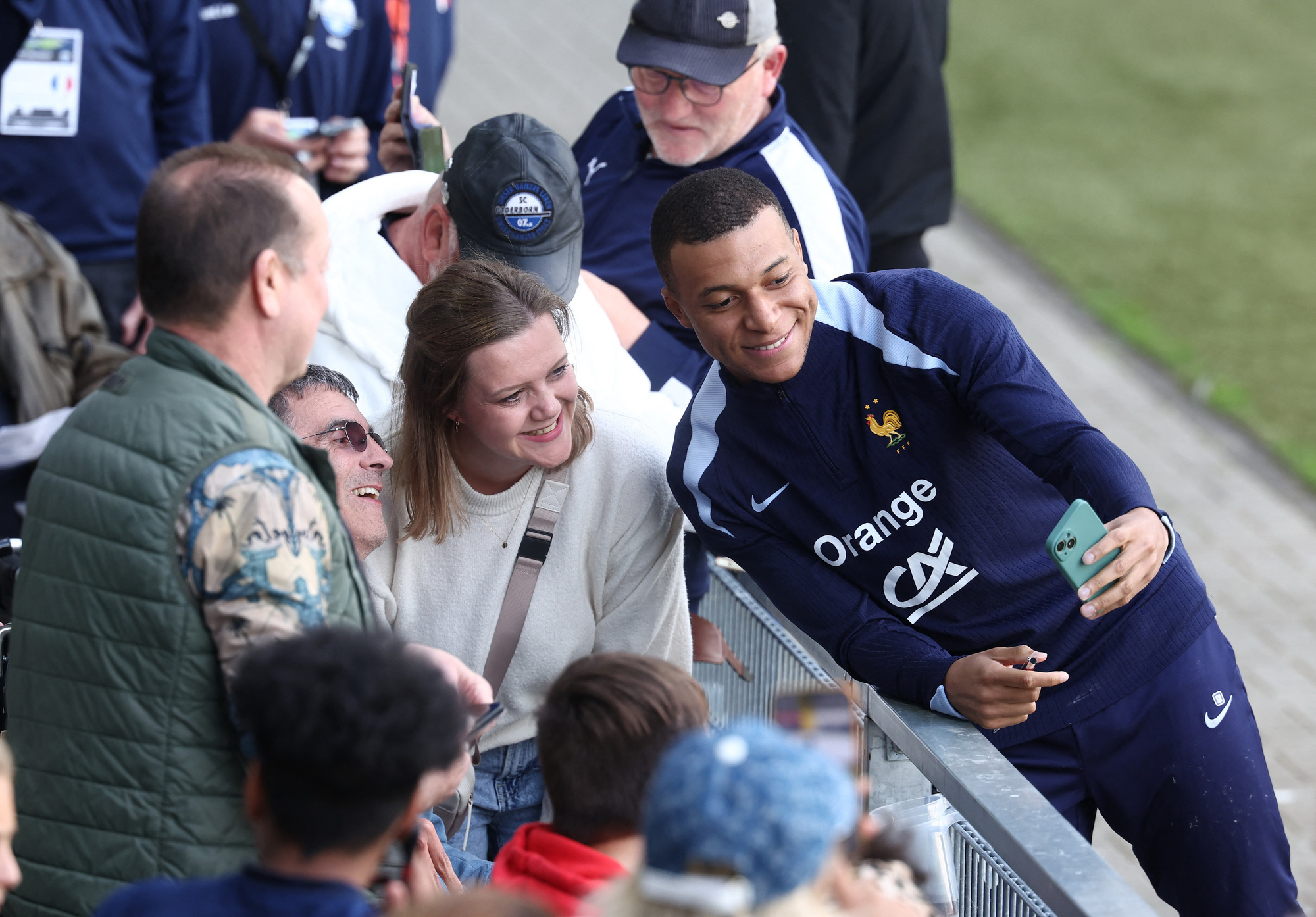 Mbappe và tuyển Pháp được nhiều người hâm mộ kỳ vọng sẽ đoạt chức vô địch Euro 2024 - Ảnh: AFP