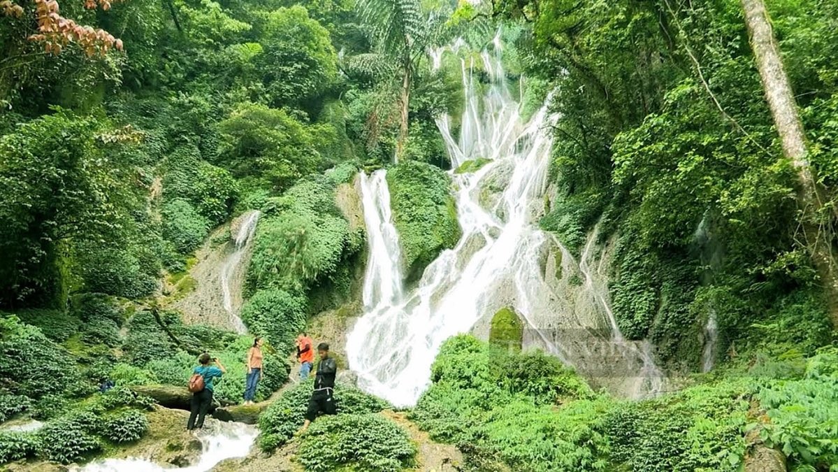 ‘Giải nhiệt’ mùa Hè tại thác Nậm Lúc - Báu vật trên Cao nguyên Sìn Hồ (Lai Châu)