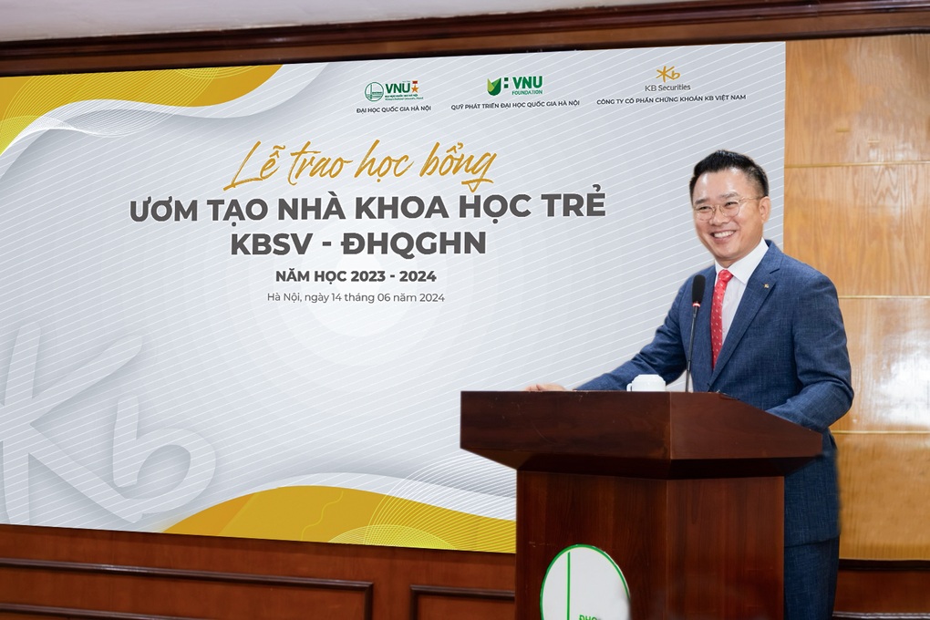 Chứng khoán KB Việt Nam tiếp tục trao tặng 1 tỷ đồng học bổng cho sinh viên - 2