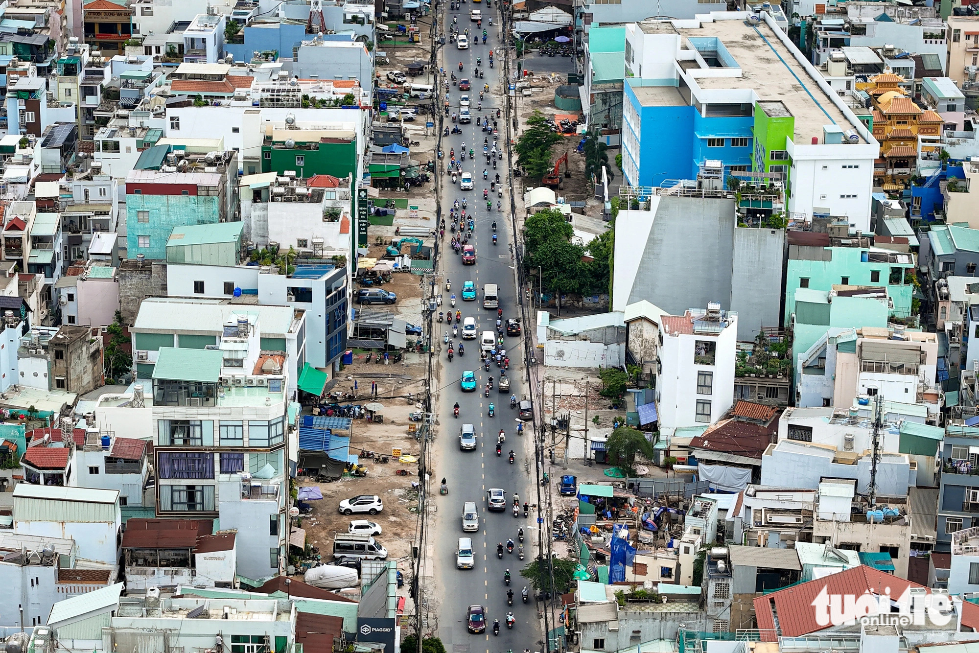 Toàn tuyến metro số 2 (Bến Thành - Tham Lương) có chiều dài khoảng 11km, trong đó có 9km đi ngầm, 9 ga ngầm và 1 ga trên cao. Tổng vốn đầu tư dự án ban đầu khoảng 47.800 tỉ đồng.