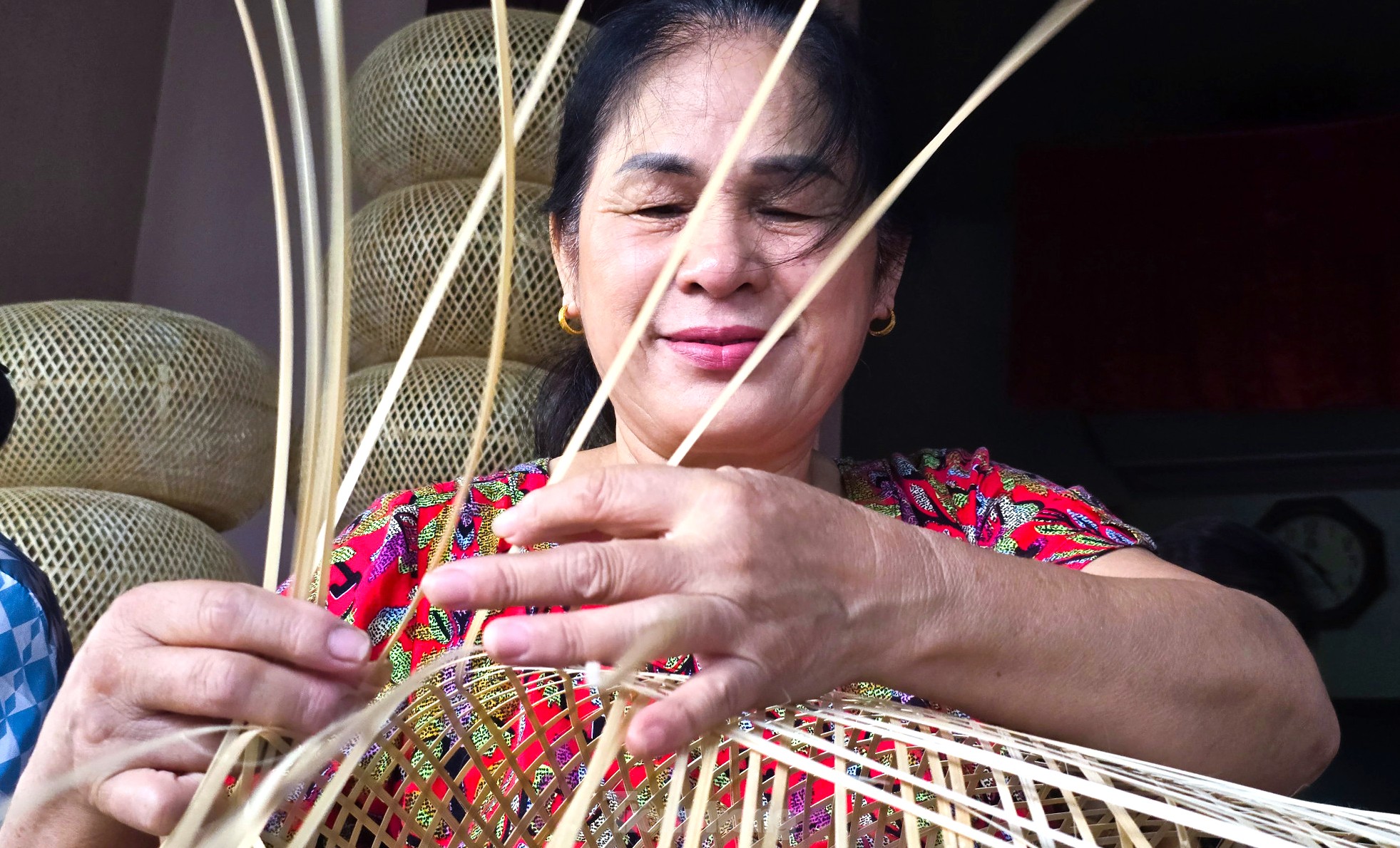 Lập tổ 'mây tre đan' để giữ nghề truyền thống, chị em kiếm thêm thu nhập nuôi gia đình ảnh 3