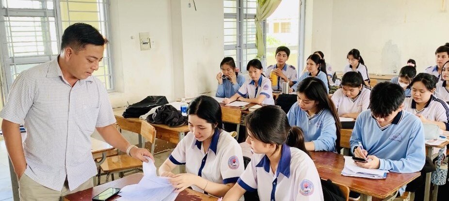 Trường THPT Tân Phong, Thị xã Giá Rai, tỉnh Bạc Liêu tổ chức ôn thi nước rút cho các em học sinh. Ảnh: Nhật Hồ