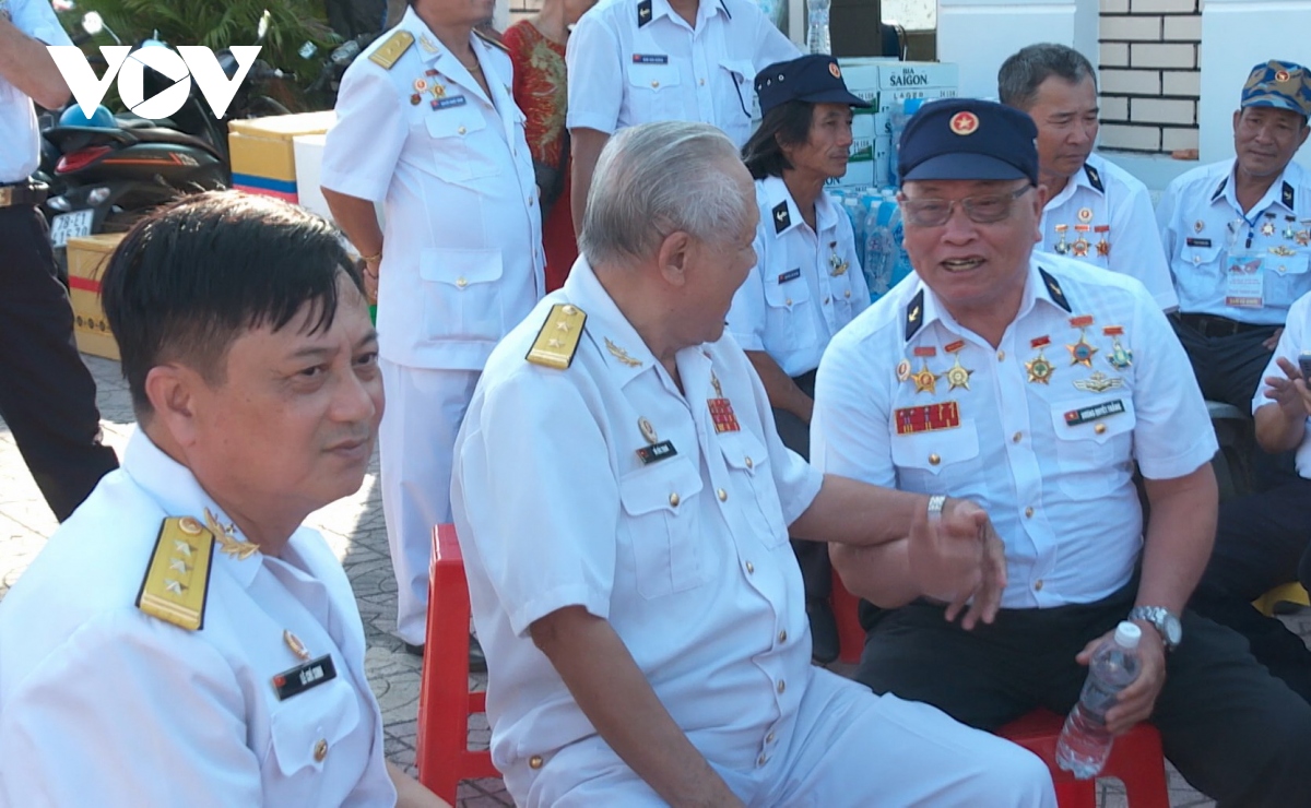 hon 500 cuu binh truong sa gap mat, tuong nho dong doi hinh anh 2