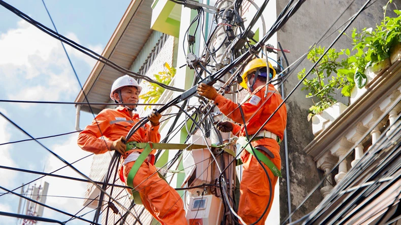 Chung tay sử dụng điện tiết kiệm, ổn định, an toàn trong mùa nắng nóng ảnh 3