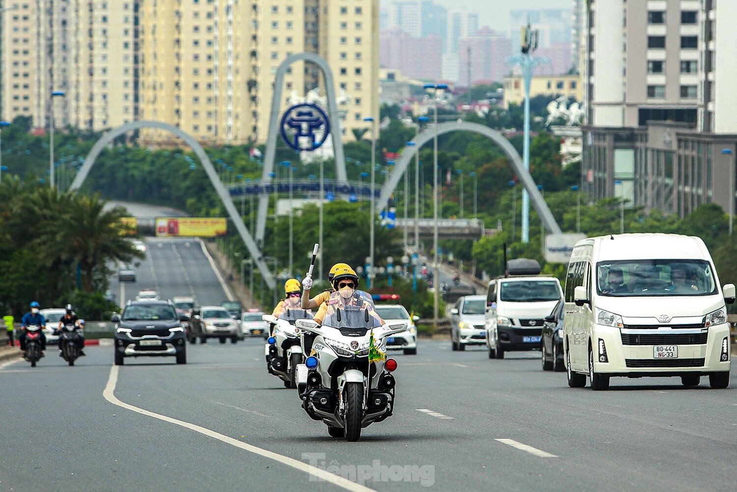 Dàn siêu xe đặc chủng sẵn sàng đón đoàn Tổng thống Nga Putin ảnh 5