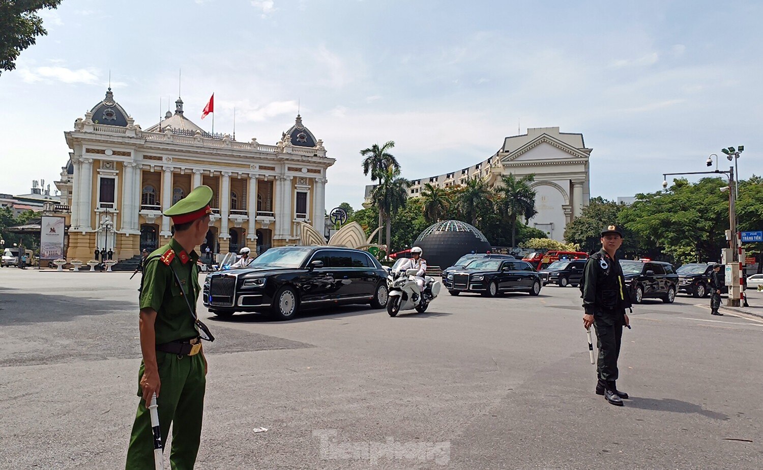 Dàn siêu xe đặc chủng sẵn sàng đón đoàn Tổng thống Nga Putin ảnh 9