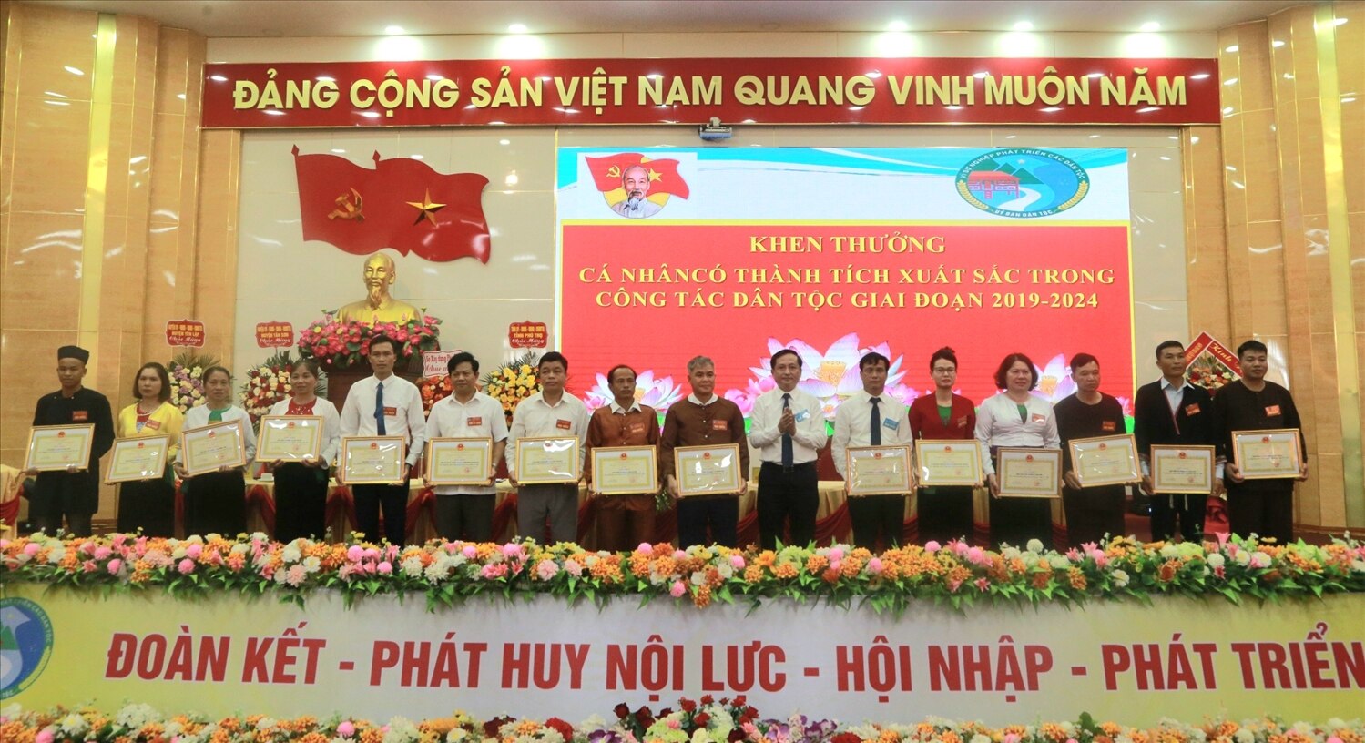 Tin: Các dân tộc huyện Tân Sơn đoàn kết để phát triển 1