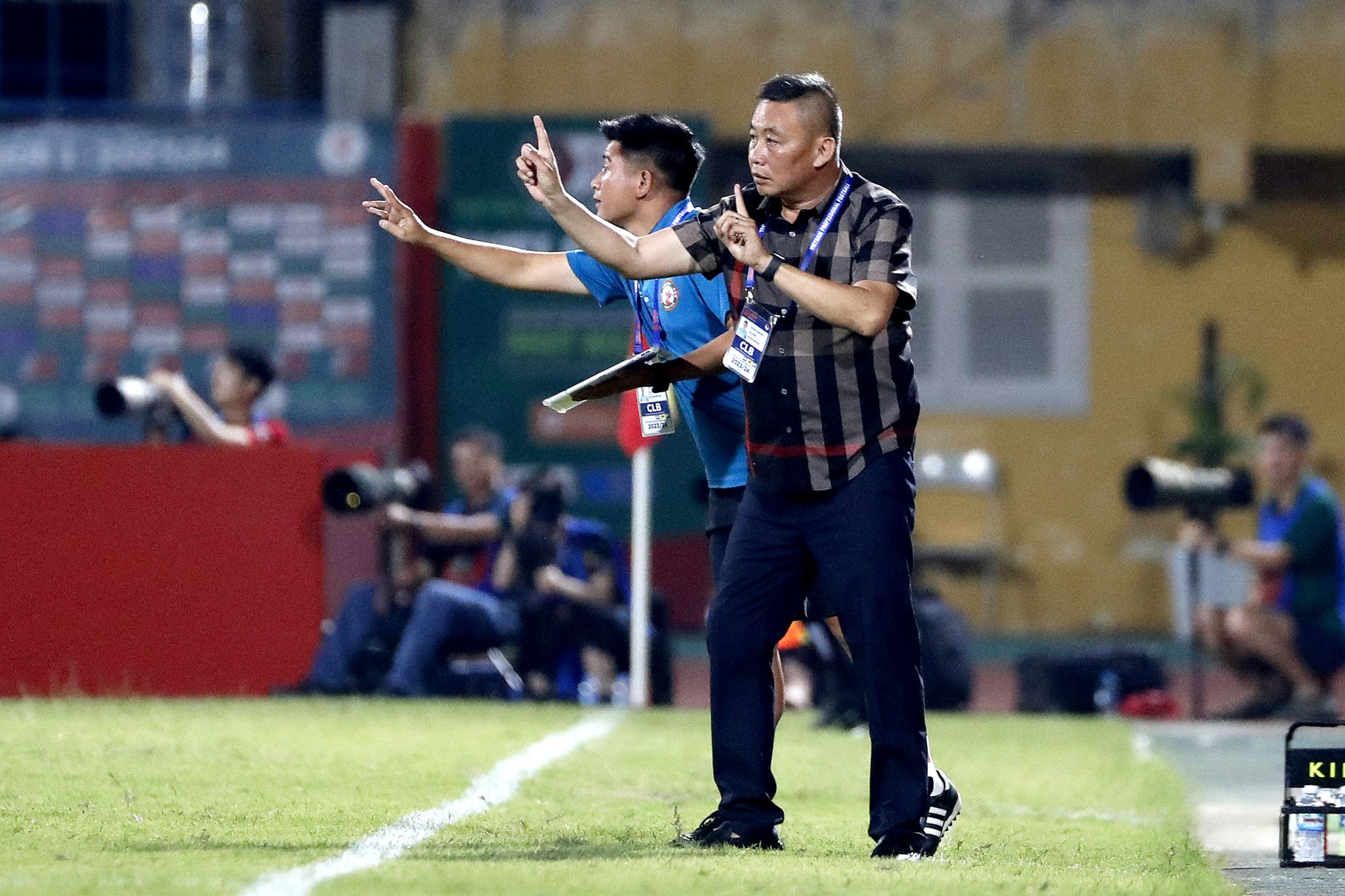 HLV Bùi Đoàn Quang Huy là ứng viên sáng giá cho cuộc đua nhà cầm quân xuất sắc nhất V-League 2023 - 2024