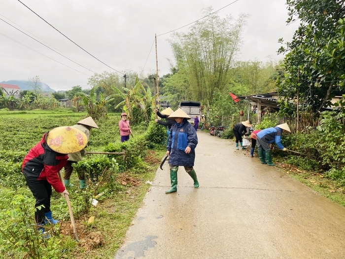 Nông dân vùng cao Bắc Kạn hiến đất, hiến công làm 