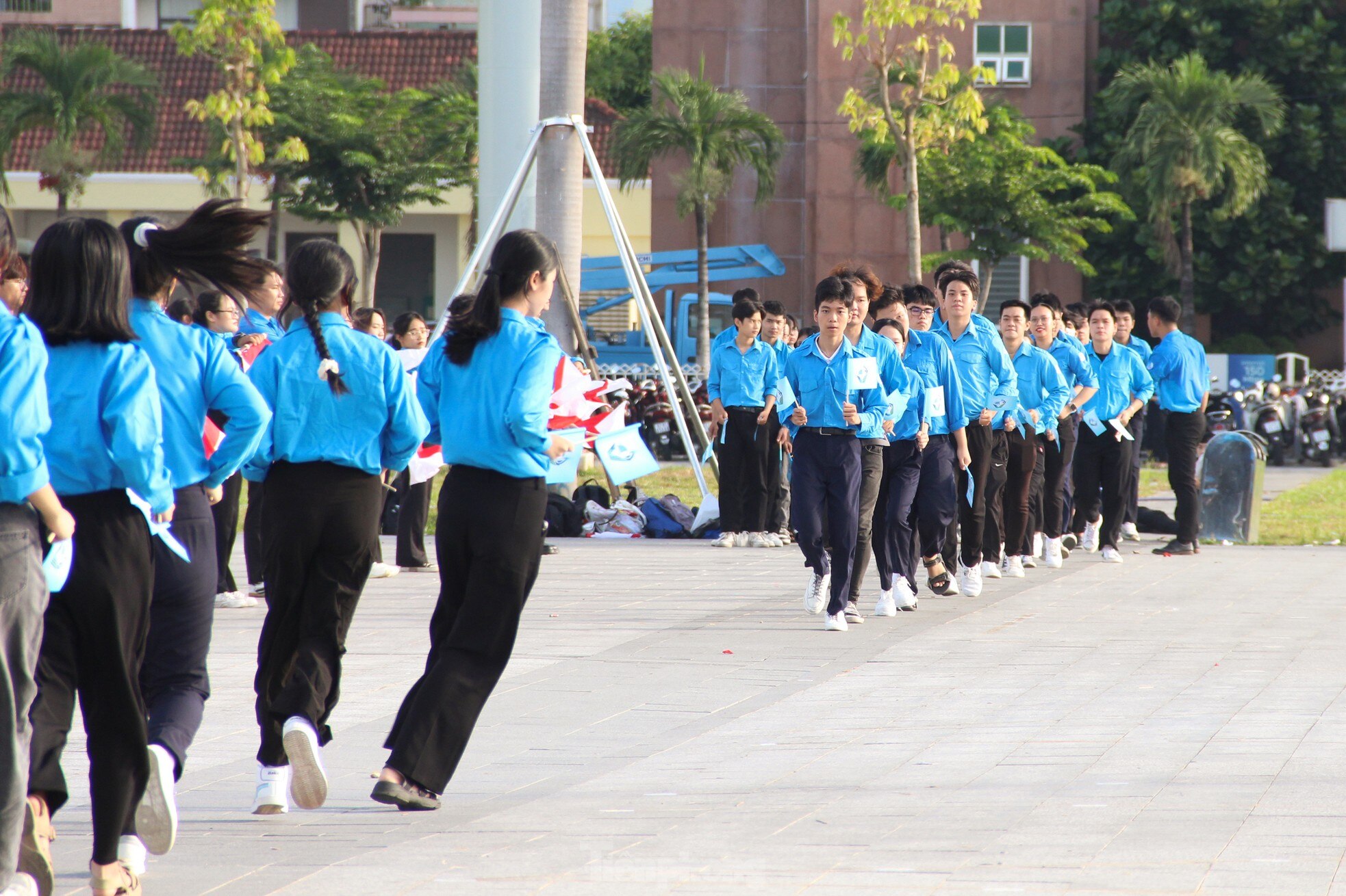 Bạn trẻ Đà Nẵng đồng diễn Semaphore chào mừng Đại hội Hội LHTN TP lần VIII ảnh 2