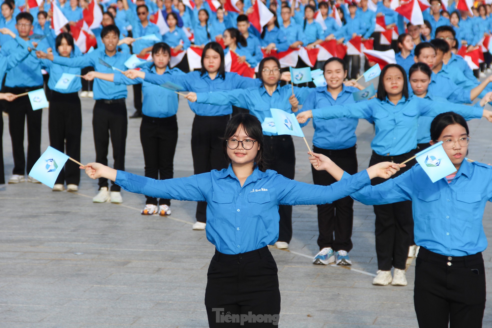 Bạn trẻ Đà Nẵng đồng diễn Semaphore chào mừng Đại hội Hội LHTN TP lần VIII ảnh 13