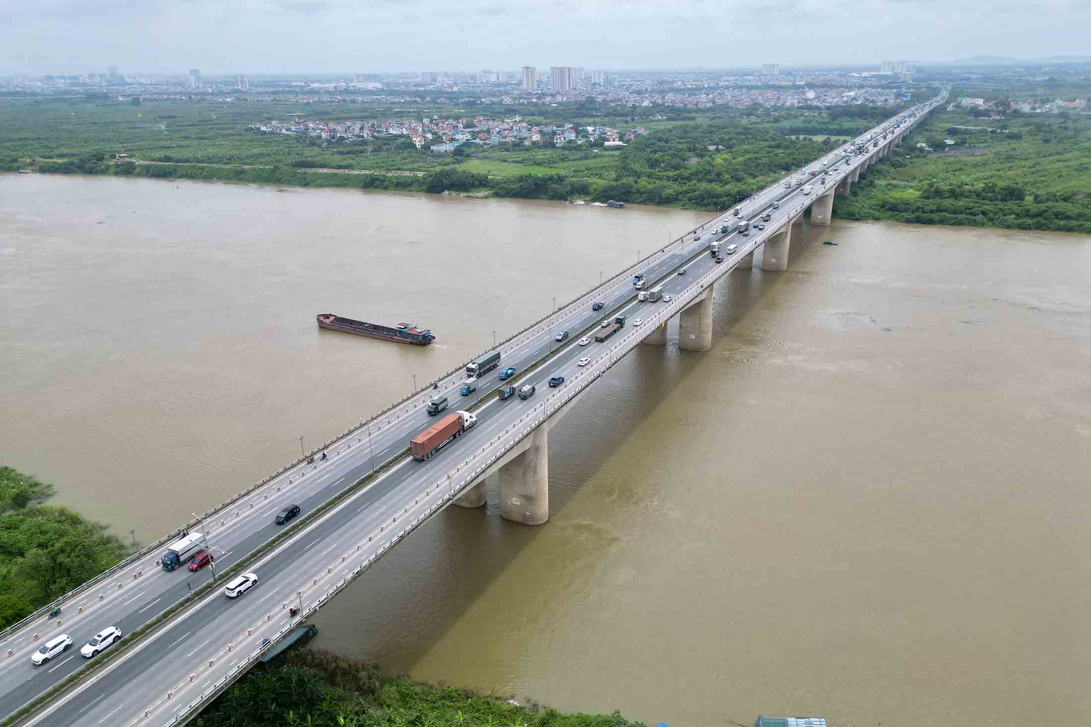 Cầu Thanh Trì đã được sửa chữa, thay thế phần lớn các khe co giãn. Mặt cầu cũng được nâng cấp, cải tạo thường xuyên. Tuy nhiên, cầu đang quá tải phương tiện qua lại.