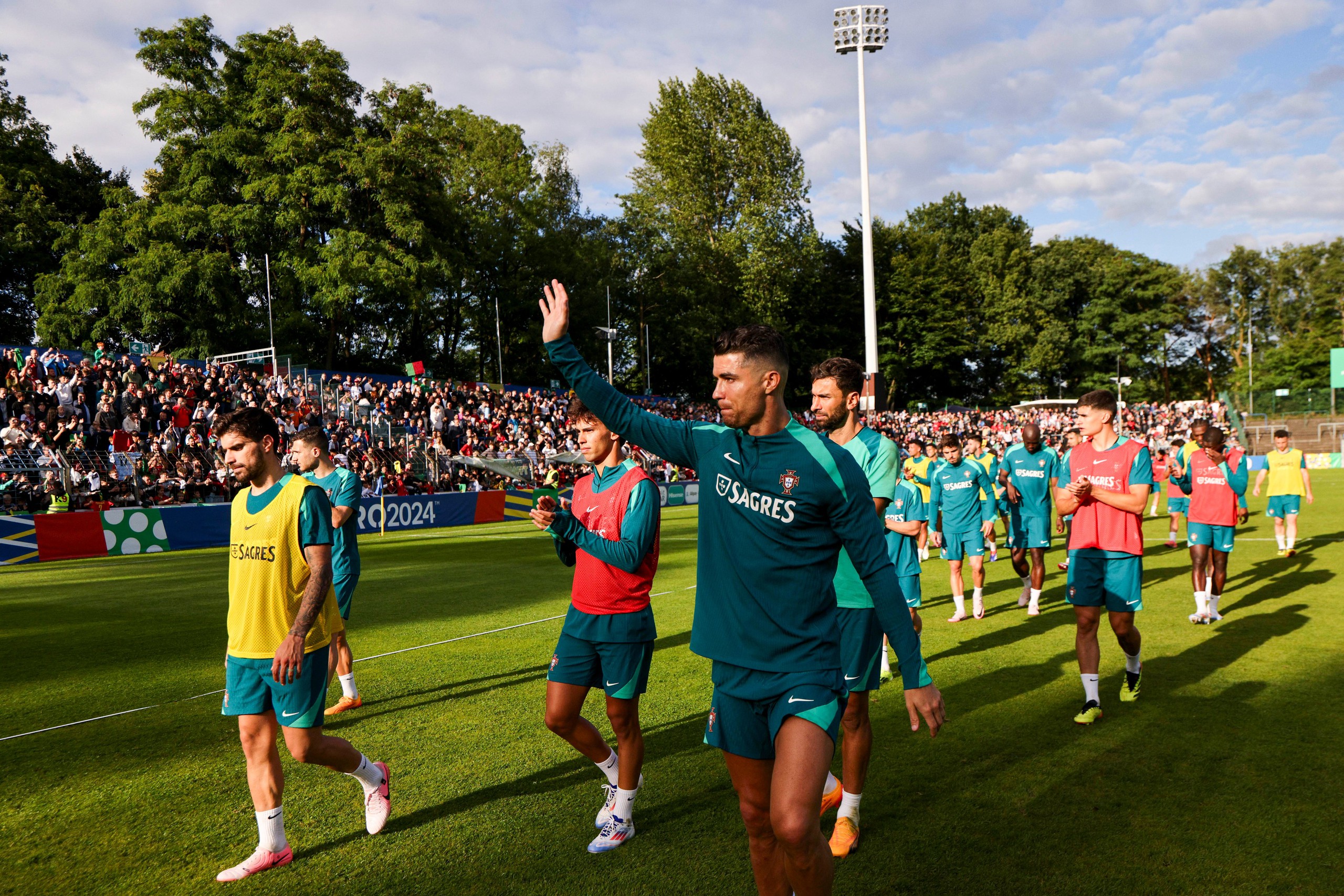 Ronaldo sẽ thi đấu trận ra quân của Bồ Đào Nha tại EURO 2024?- Ảnh 2.