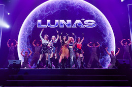 LUNAS MOONLIGHT.jpg پرفارم کر رہا ہے۔