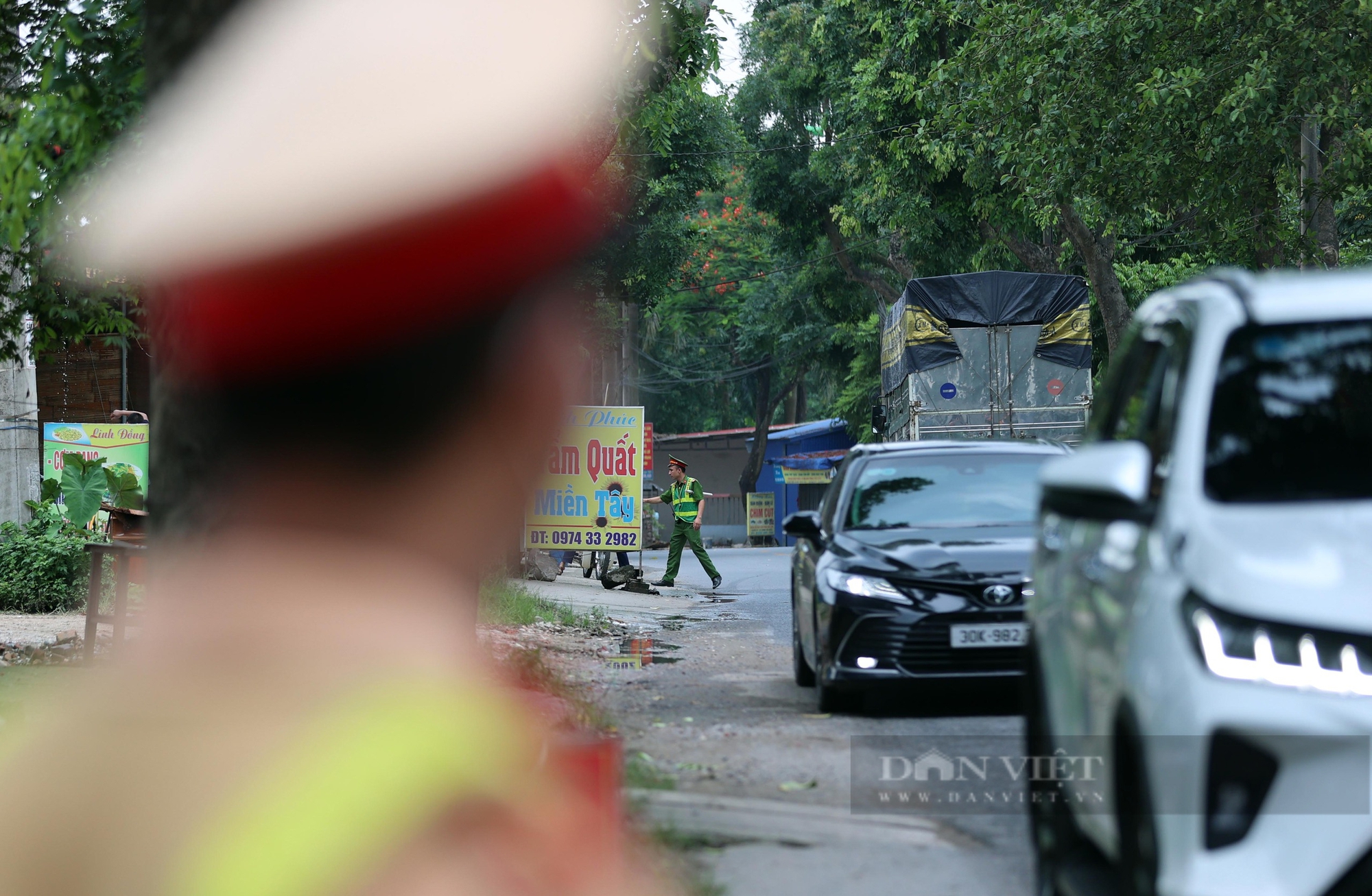 ប៉ូលិសបានផាកពិន័យករណីបំពានកំហាប់គ្រឿងស្រវឹងជាច្រើនករណីនៅជាយក្រុងហាណូយ - រូបថត ២. Công an xử phạt nhiều trường hợp vi phạm nồng độ cồn ở ngoại thành Hà Nội- Ảnh 2.