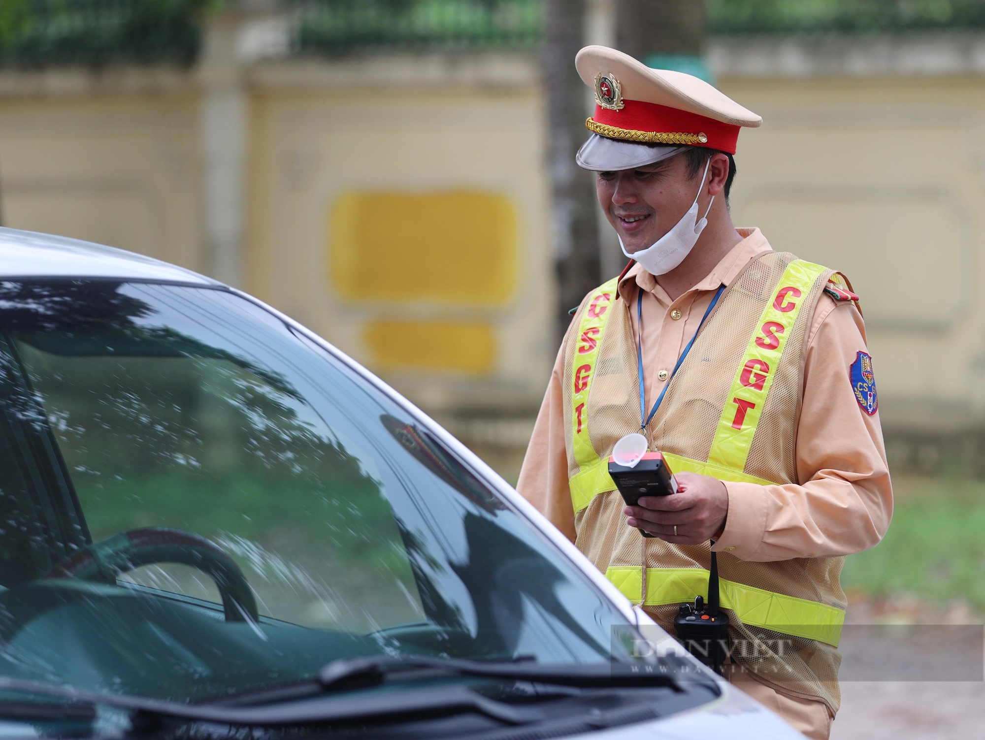 ប៉ូលីសបានផាកពិន័យជាច្រើនករណីនៃការរំលោភបំពានការប្រមូលផ្តុំជាតិអាល់កុលនៅជាយក្រុងហាណូយ - រូបថតទី ៥ ។ Công an xử phạt nhiều trường hợp vi phạm nồng độ cồn ở ngoại thành Hà Nội- Ảnh 5.