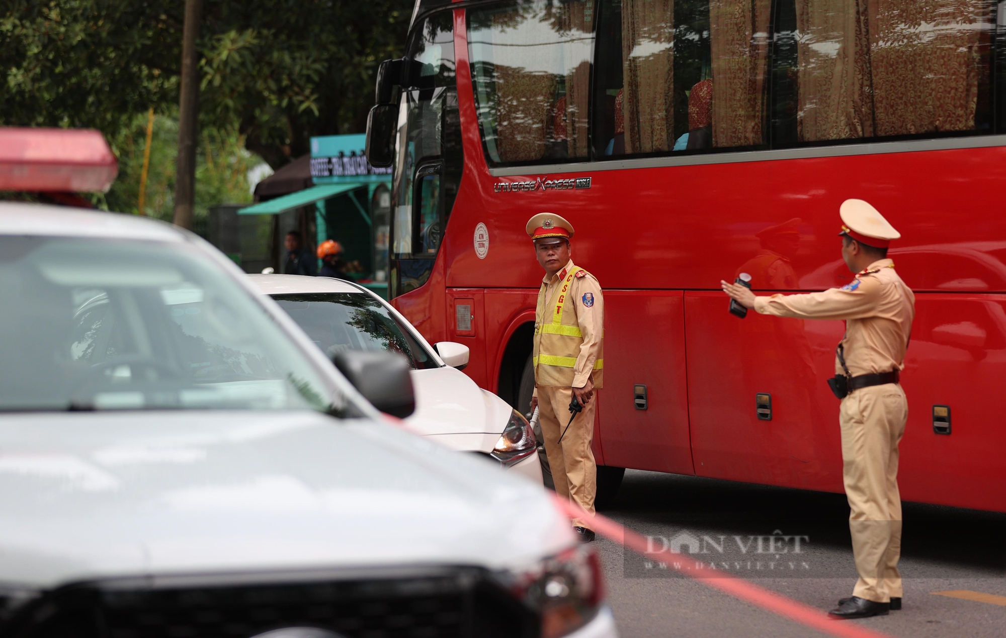 ប៉ូលីសបានផាកពិន័យជាច្រើនករណីនៃការរំលោភបំពានការប្រមូលផ្តុំជាតិអាល់កុលនៅជាយក្រុងហាណូយ - រូបថត ៦. Công an xử phạt nhiều trường hợp vi phạm nồng độ cồn ở ngoại thành Hà Nội- Ảnh 6.