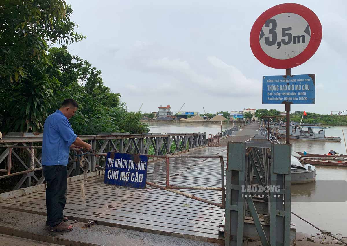 Các phương tiện lưu thông qua cầu phao Ninh Cường chỉ được phép có trọng tải tối đa 10 tấn, chiều cao dưới 3,5m. Mỗi ngày có khoảng 9.000 phương tiện qua lại cầu.