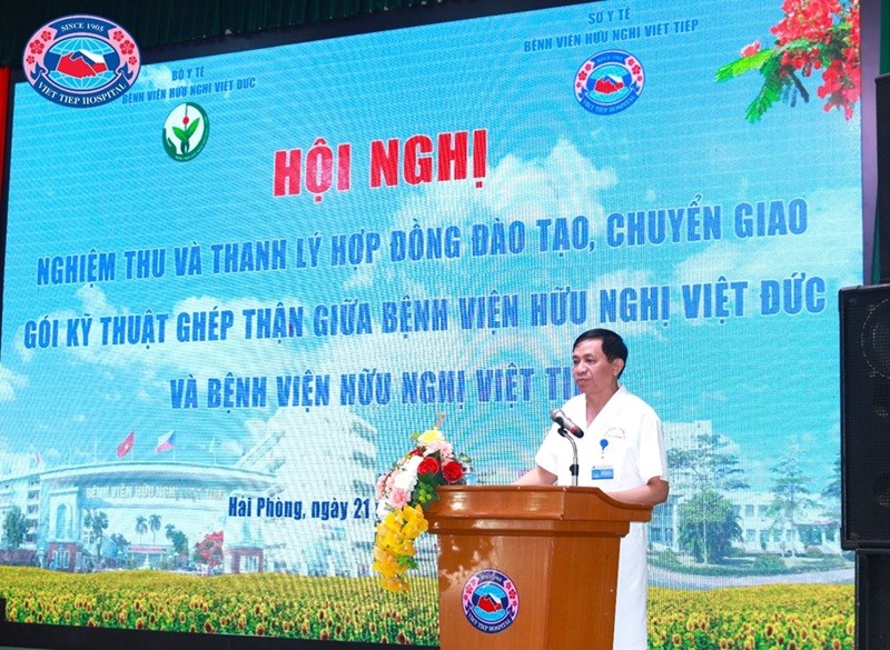 TS.BSCKII Nguyễn Quang Tập – Bí thư Đảng ủy, Chủ tịch Hội đồng quản lý Bệnh viện Hữu Nghị Việt Tiệp phát biểu tại Hội nghị