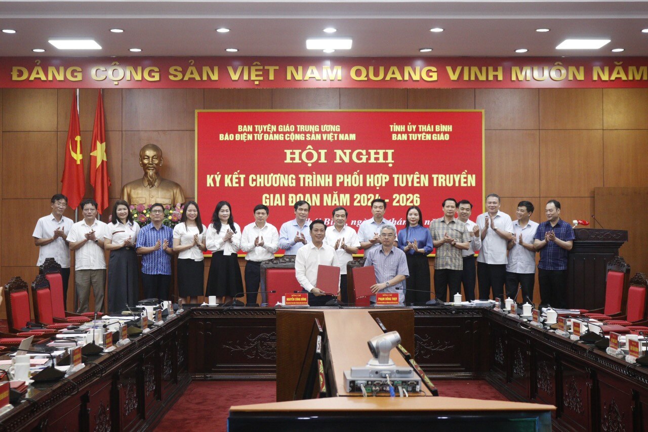 tinh dang  dinh huong chinh tri trong hoat dong bao chi hinh 4