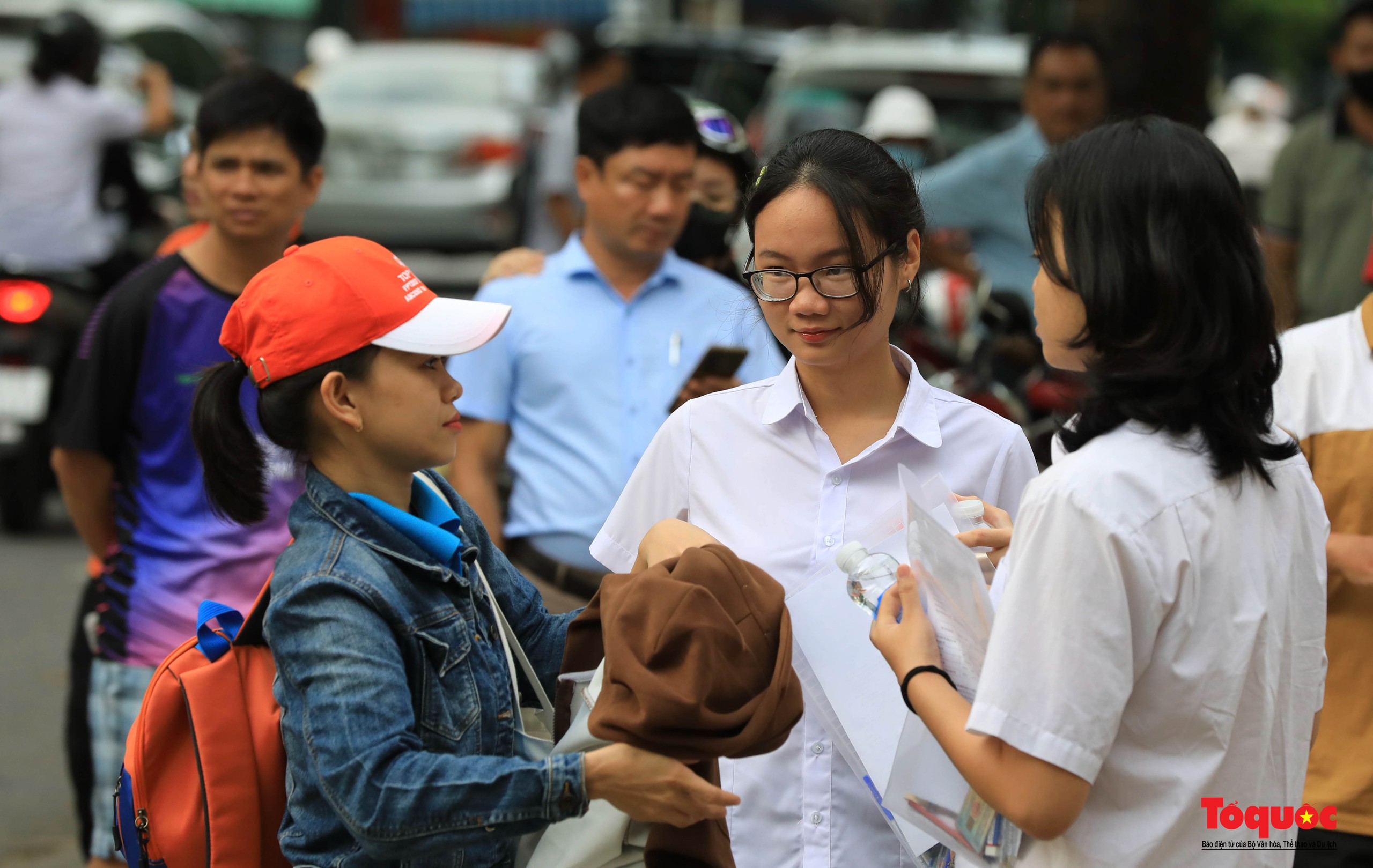 Mais de 13.000 candidatos em Da Nang se inscreveram para o exame de formatura do ensino médio de 2024 - Foto 4. Hơn 13.000 thí sinh ở Đà Nẵng bước vào kỳ thi tốt nghiệp THPT 2024 - Ảnh 4.