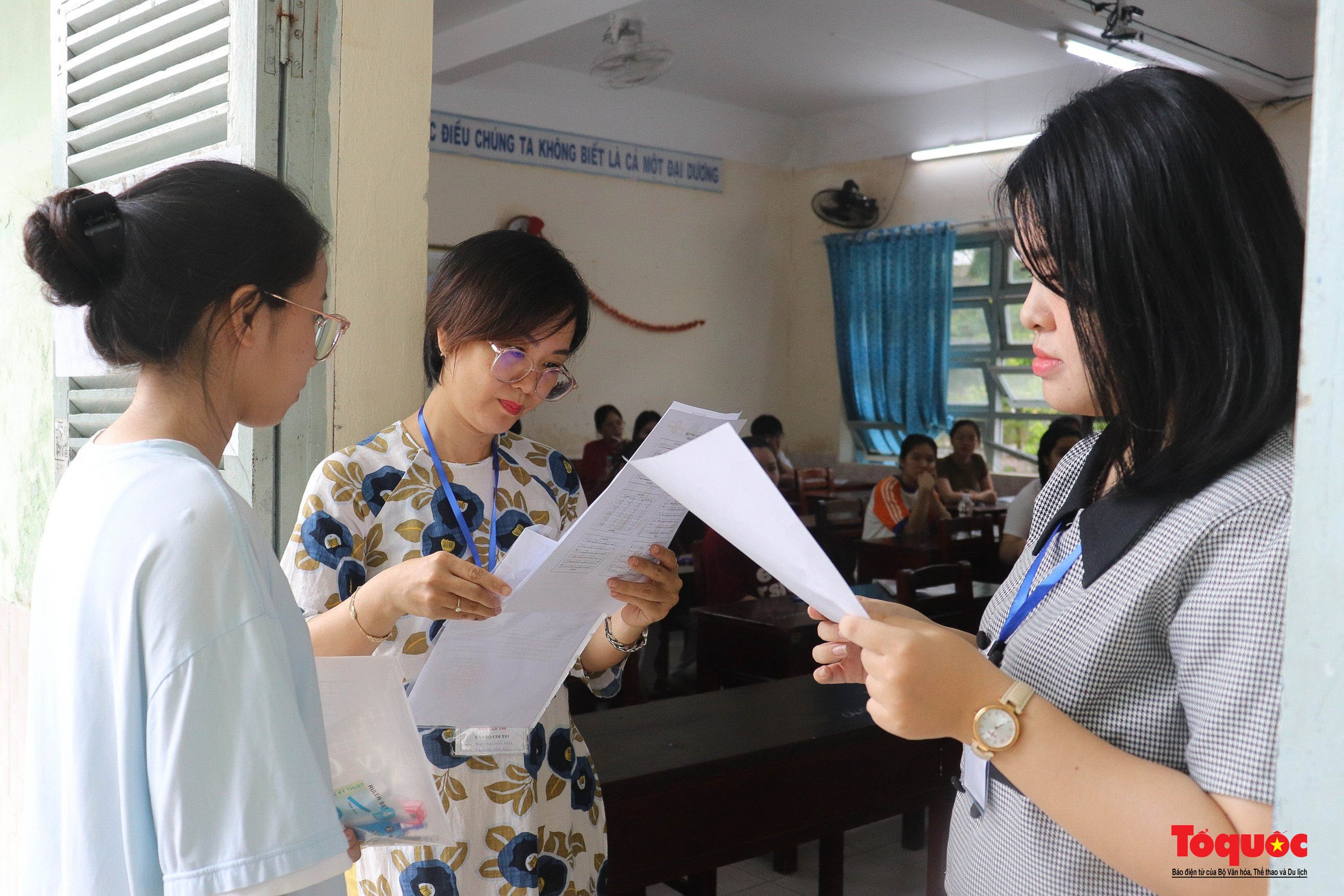 Mais de 13.000 candidatos em Da Nang se inscreveram para o exame de formatura do ensino médio de 2024 - Foto 6. Hơn 13.000 thí sinh ở Đà Nẵng bước vào kỳ thi tốt nghiệp THPT 2024 - Ảnh 6.