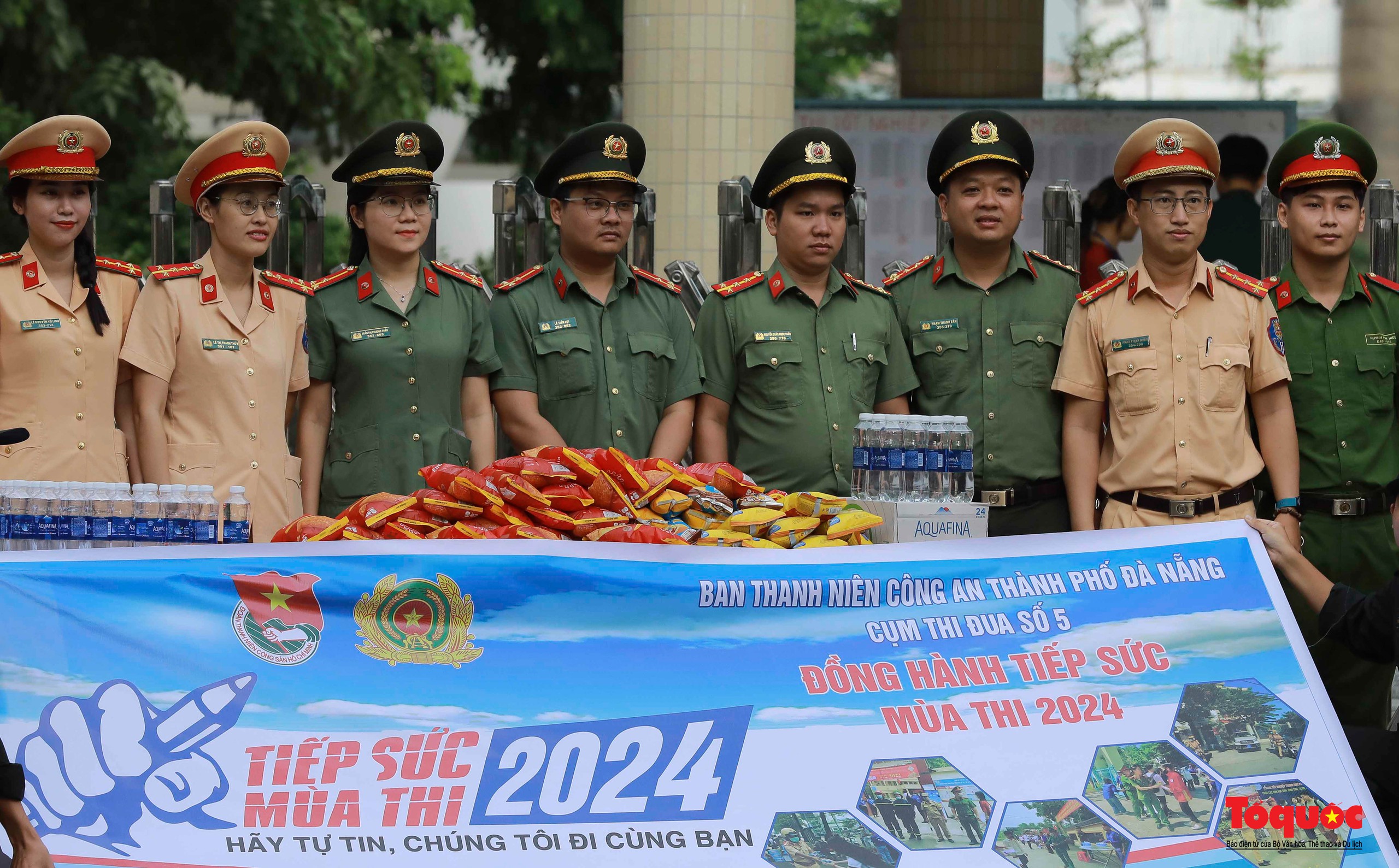 Mais de 13.000 candidatos em Da Nang se inscreveram para o exame de formatura do ensino médio de 2024 - Foto 10. Hơn 13.000 thí sinh ở Đà Nẵng bước vào kỳ thi tốt nghiệp THPT 2024 - Ảnh 10.