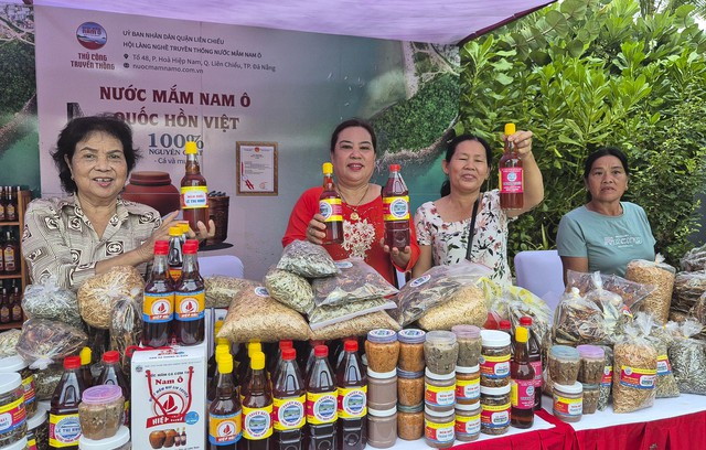 “Nước mắm Nam Ô” đón nhận văn bằng bảo hộ chỉ dẫn địa lý - Ảnh 2.