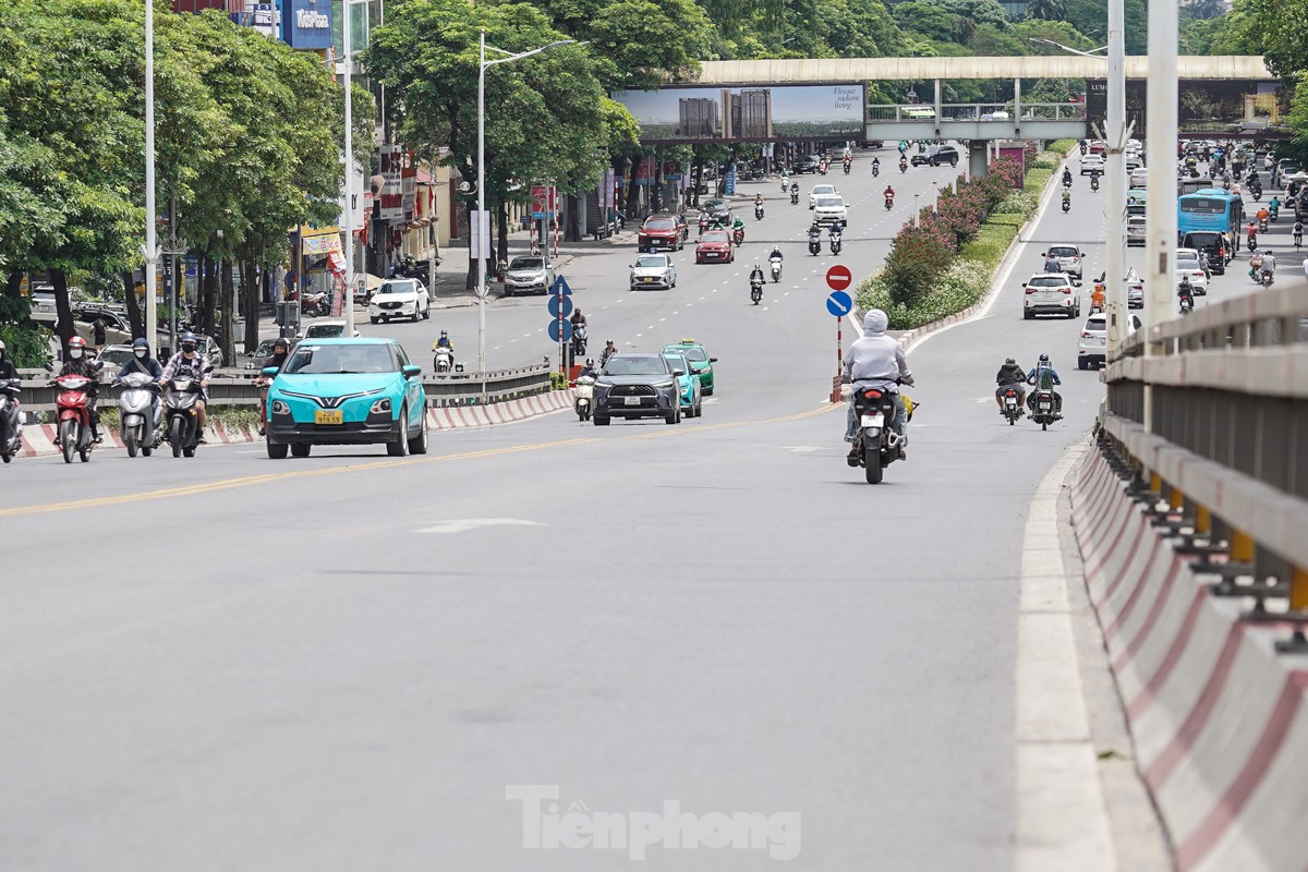 Người lao động vật vã mưu sinh dưới cái nắng như rang, mặt đường hơn 50 độ C ở Hà Nội ảnh 16