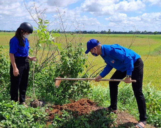 Tuổi trẻ Đắk Lắk cao điểm tình nguyện vì văn minh đô thị ảnh 14