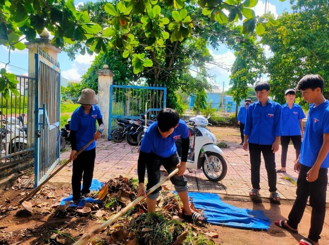 Tuổi trẻ Đắk Lắk cao điểm tình nguyện vì văn minh đô thị ảnh 16