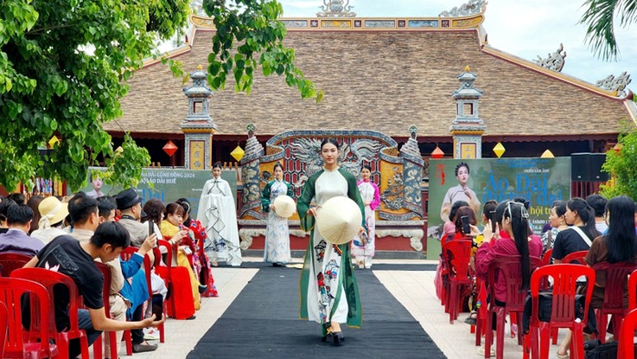 ao dai ba mien hoi tu tai hue hinh 3