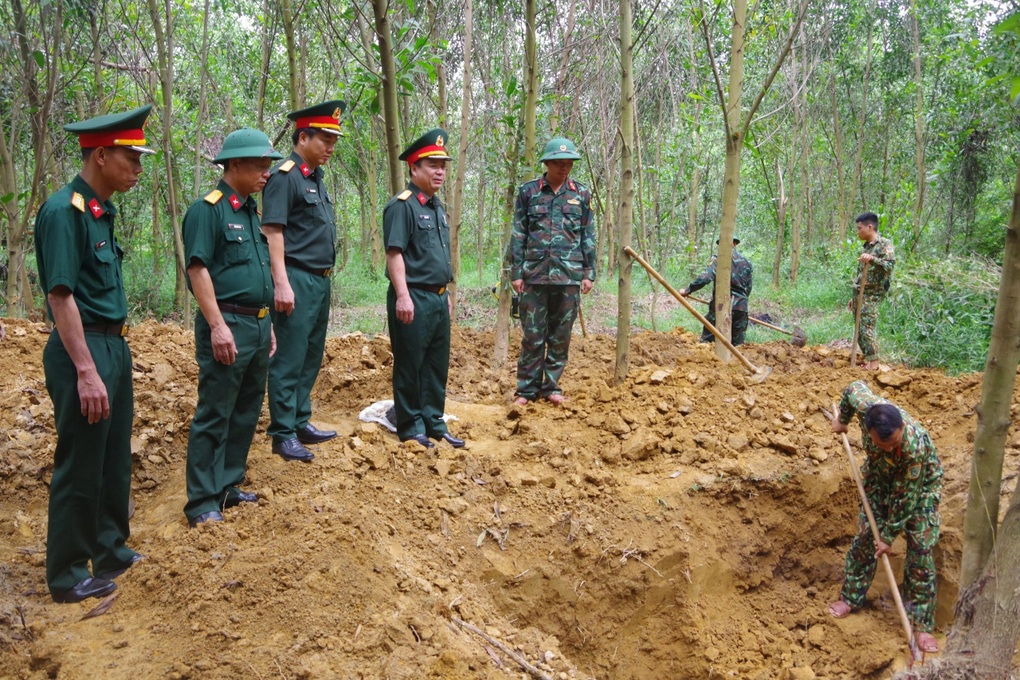 3 hài cốt liệt sỹ phát lộ cùng nhiều di vật chôn cùng - 1