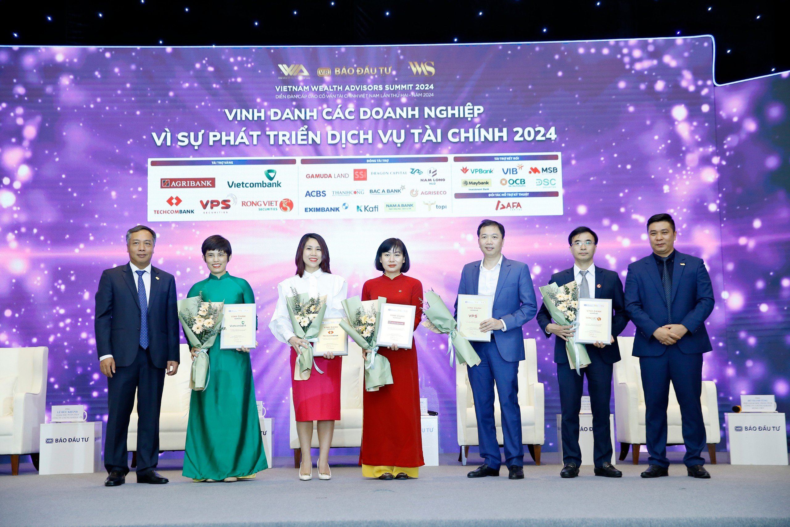 Vietcombank: Tiếp tục được vinh danh “sản phẩm công nghệ và chuyển đổi số tiêu biểu 2024” Vì sự phát triển tài chính việt nam