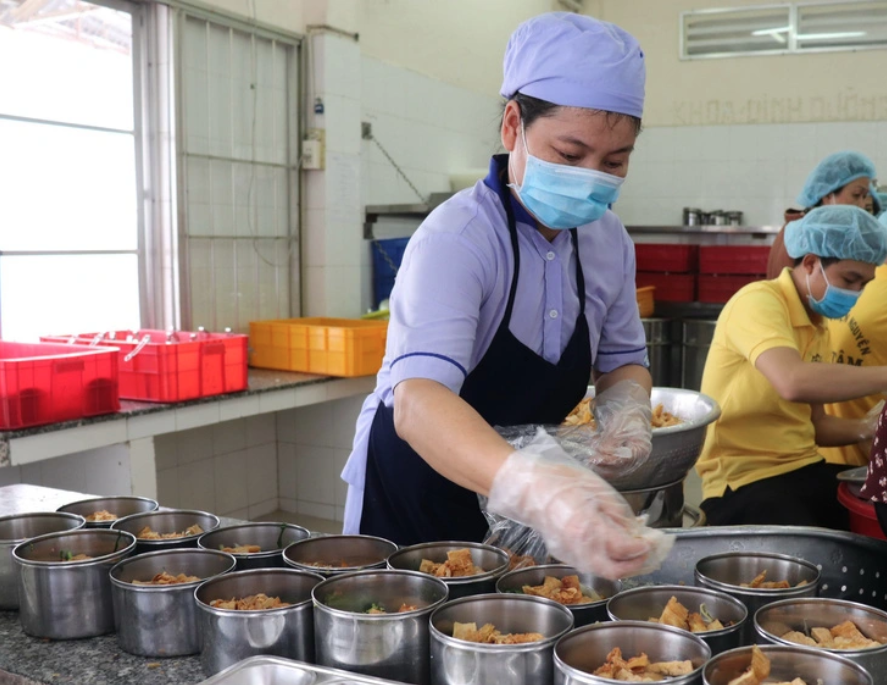 Tăng khẩu phần ăn cho người suy dinh dưỡng - Ảnh minh họa