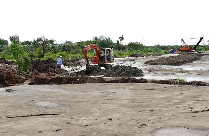 Thi công cao tốc Bắc - Nam, đoạn Hậu Giang - Cà Mau.