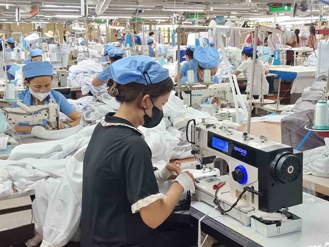 Chính phủ đề xuất tăng 6% lương tối thiểu vùng từ ngày 1.7.2024