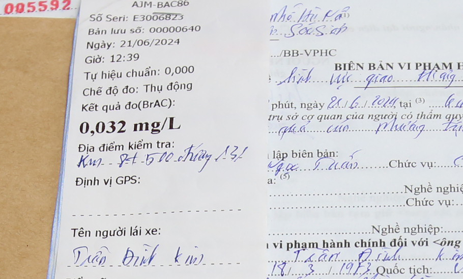 ប៉ូលីសបានផាកពិន័យជាច្រើនករណីនៃការរំលោភបំពានការប្រមូលផ្តុំជាតិអាល់កុលនៅជាយក្រុងហាណូយ - រូបថត ៨. Công an xử phạt nhiều trường hợp vi phạm nồng độ cồn ở ngoại thành Hà Nội- Ảnh 8.