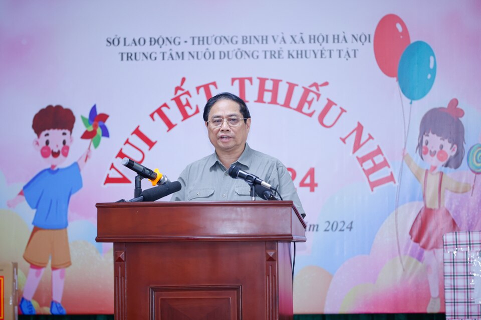 Thử tướng Phạm Minh Chính phát biểu tại tại Trung tâm Nuôi dưỡng trẻ khuyết tật Hà Nội.