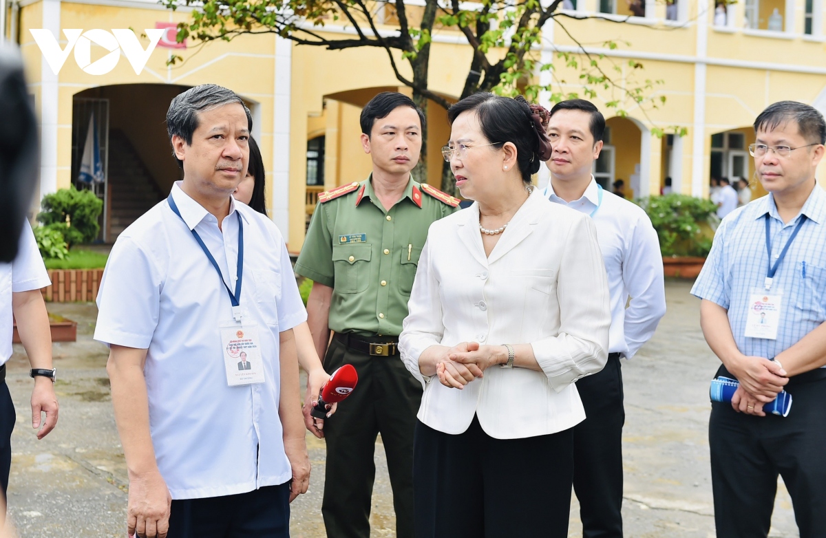 bo truong bo gd-Dt De thi ra theo huong phu hop voi noi dung da tinh gian hinh anh 1