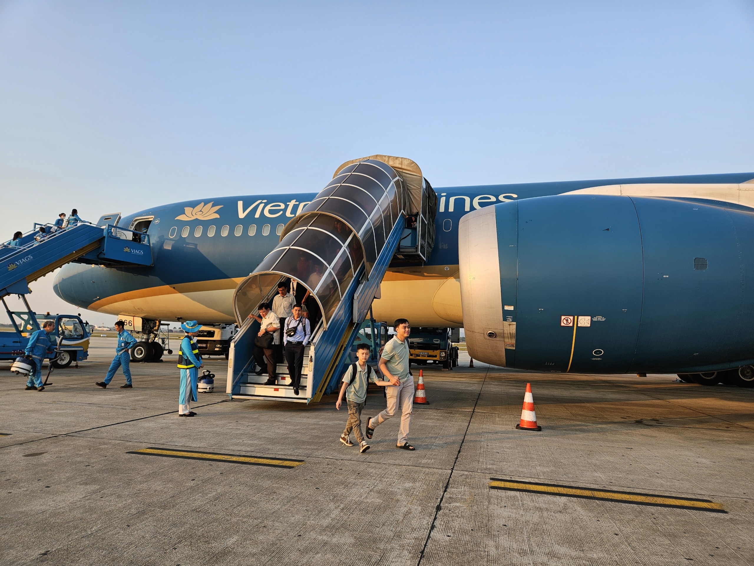 Lãnh đạo Vietnam Airlines: Ngành hàng không chỉ lãi 1 USD/khách, gặp mưa lớn, bay vòng là mất- Ảnh 2.