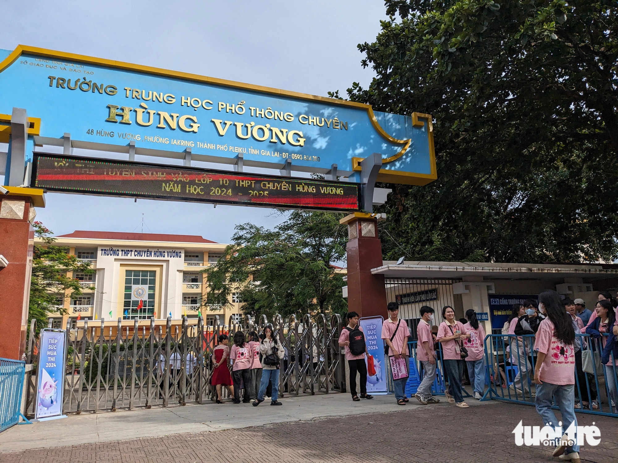 Kỳ thi tuyển sinh vào lớp 10 Trường THPT chuyên Hùng Vương, tỉnh Gia Lai, năm 2024 - Ảnh: TẤN LỰC 